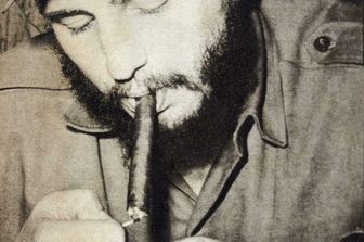 &nbsp;Fidel Castro con sigaro (afp)