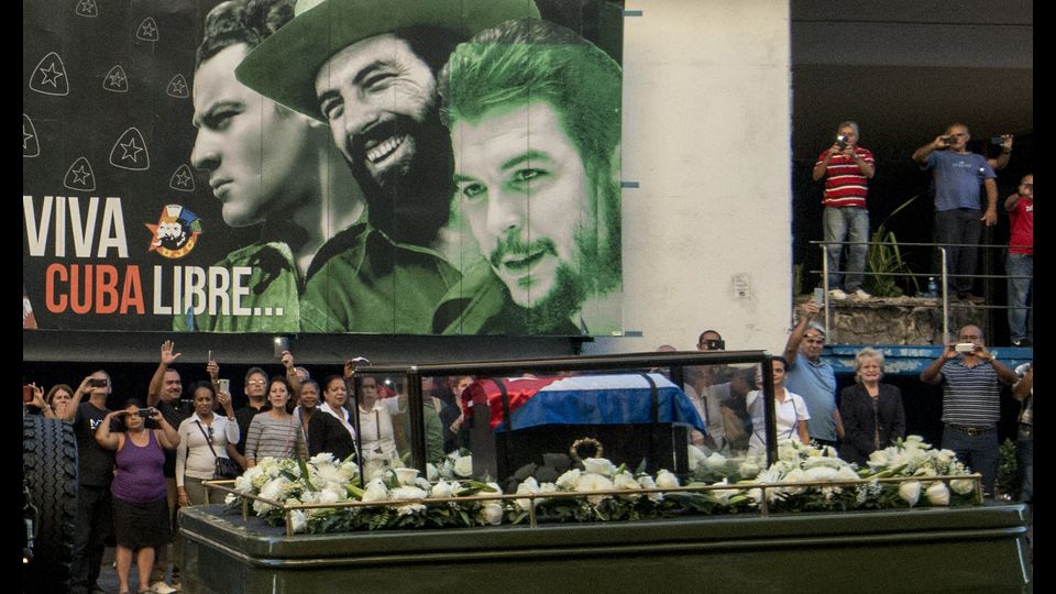 L'urna con le ceneri del leader cubano Fidel Castro a L'Avana (afp)&nbsp;