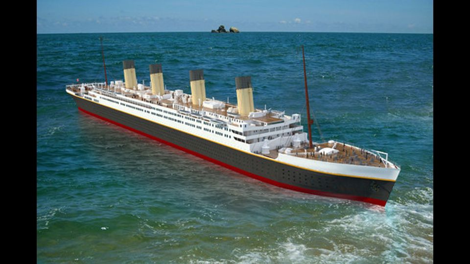 La replica del Titanic, 269 metri di lunghezza e 28 di larghezza, non navighera'. Sara' soltanto l'attrazione di un parco divertimenti nella provincia del Sichuan, a un migliaio di chilometri dal mare. (Afp)&nbsp;