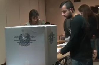 &nbsp;Referendum, le schede elettorali del voto dall'estero (Agf)