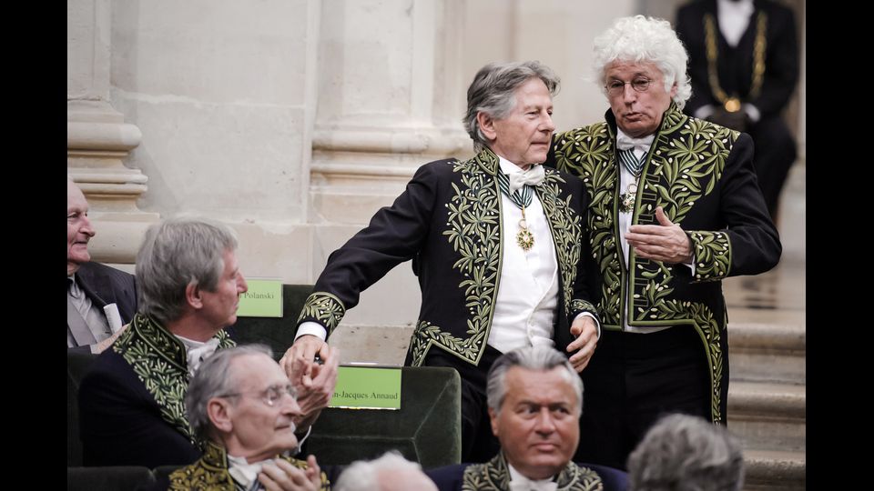 Roman Polanski con il regista francese Jean-Jacques Annaud durante un meeting all'Accademia delle Belle Arti a Parigi (marzo 2012 - afp)&nbsp;