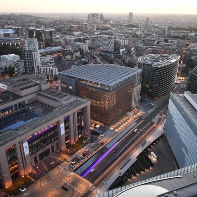 La sede del Consiglio&nbsp; europeo, apre finalmente le porte, nel quartiere europeo di Bruxelles a&nbsp;due passi dal Rond point Schuman.&nbsp;(Copyright: Philippe Samyn and Partners architects &amp; engineers - lead and design partner, Studio Valle Progettazioni architects, Buro Happold engineers - Colour compositions by Georges Meurant)