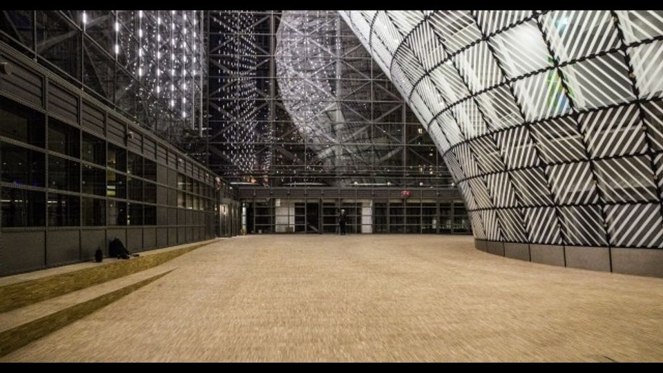 Un particolare degli interni di palazzo Europa (Copyright: Philippe Samyn and Partners architects &amp; engineers - lead and design partner, Studio Valle Progettazioni architects, Buro Happold engineers - Colour compositions by Georges Meurant)