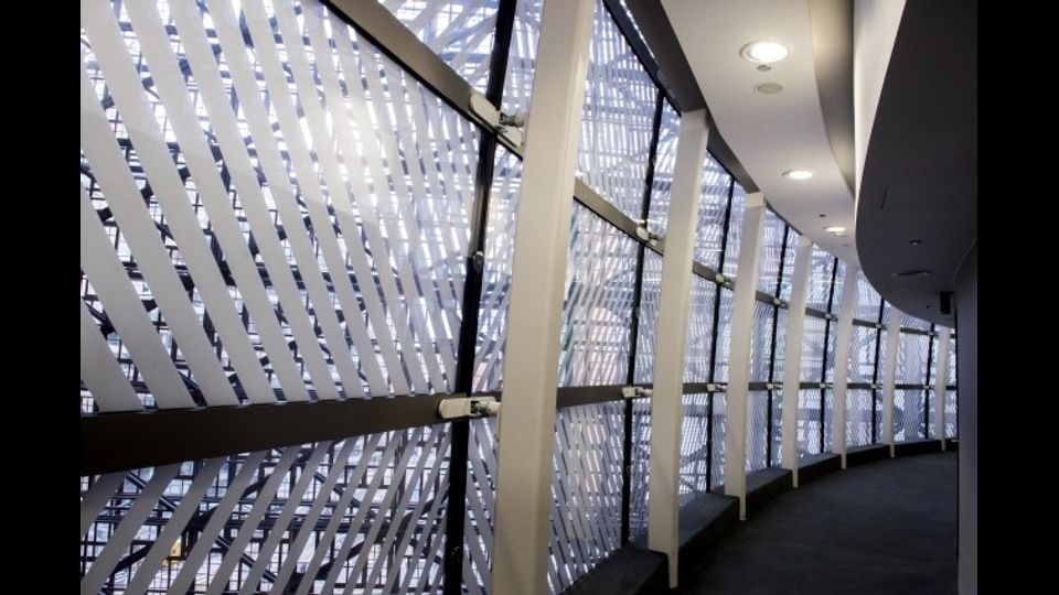 Un particolare degli interni di palazzo Europa (Copyright: Philippe Samyn and Partners architects &amp; engineers - lead and design partner, Studio Valle Progettazioni architects, Buro Happold engineers - Colour compositions by Georges Meurant)