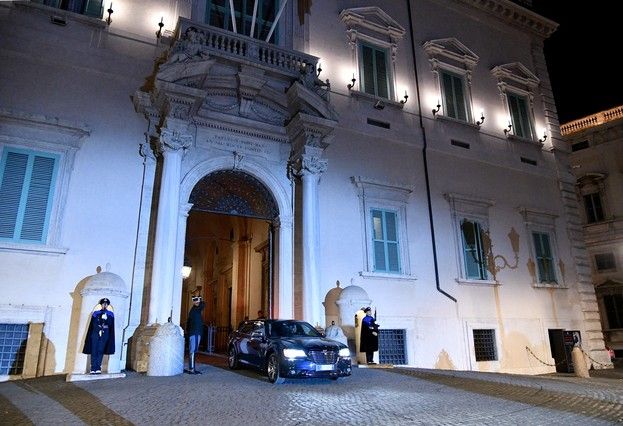 &nbsp;Renzi lascia il quirinale (afp)