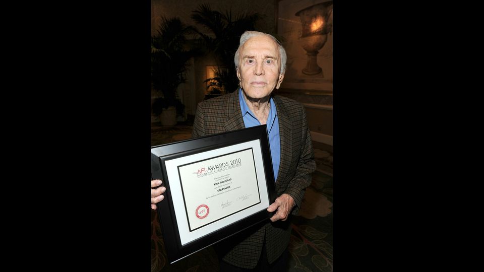 Kirk Douglascon il premio AFI Awards, 14 gennaio 2011 a Los Angeles, California (Afp)&nbsp;