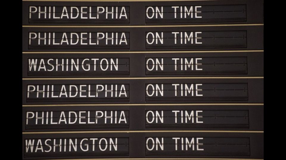 Filadelphia ha detto 'no' alla decisione di Amtrack di sostituire il tradizionale teleindicatore a palette a 30th Street Station, con l'elenco tracce e gli orari per i treni in arrivo e in partenza da Philadelphia (Foto Afp)