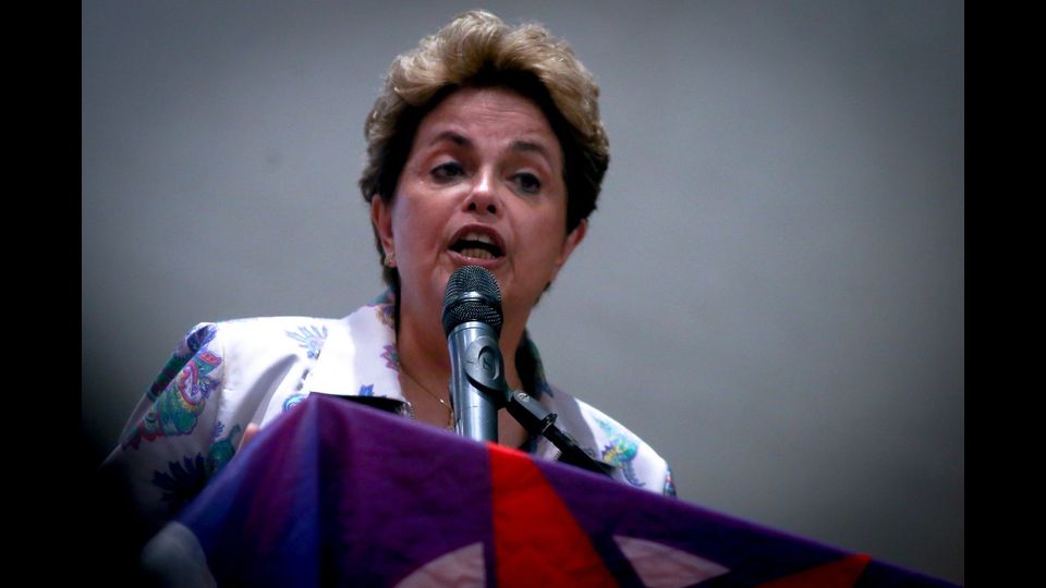 Non &egrave; stato un anno positivo per l'ex presidente brasiliano Dilma Rousseff (Foto Afp), sospesa per impeachment dalle funzioni di governo il 12 maggio e destituita con il voto del Senato del 31 agosto scorso