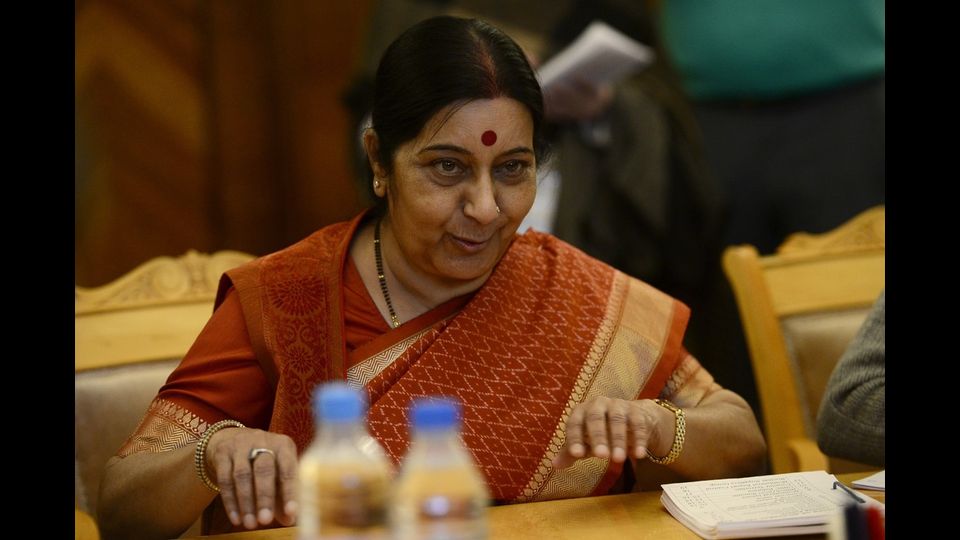 Il ministro degli Esteri indiano, Sushma Swaraj (Foto Afp) ex giudice della Corte Suprema