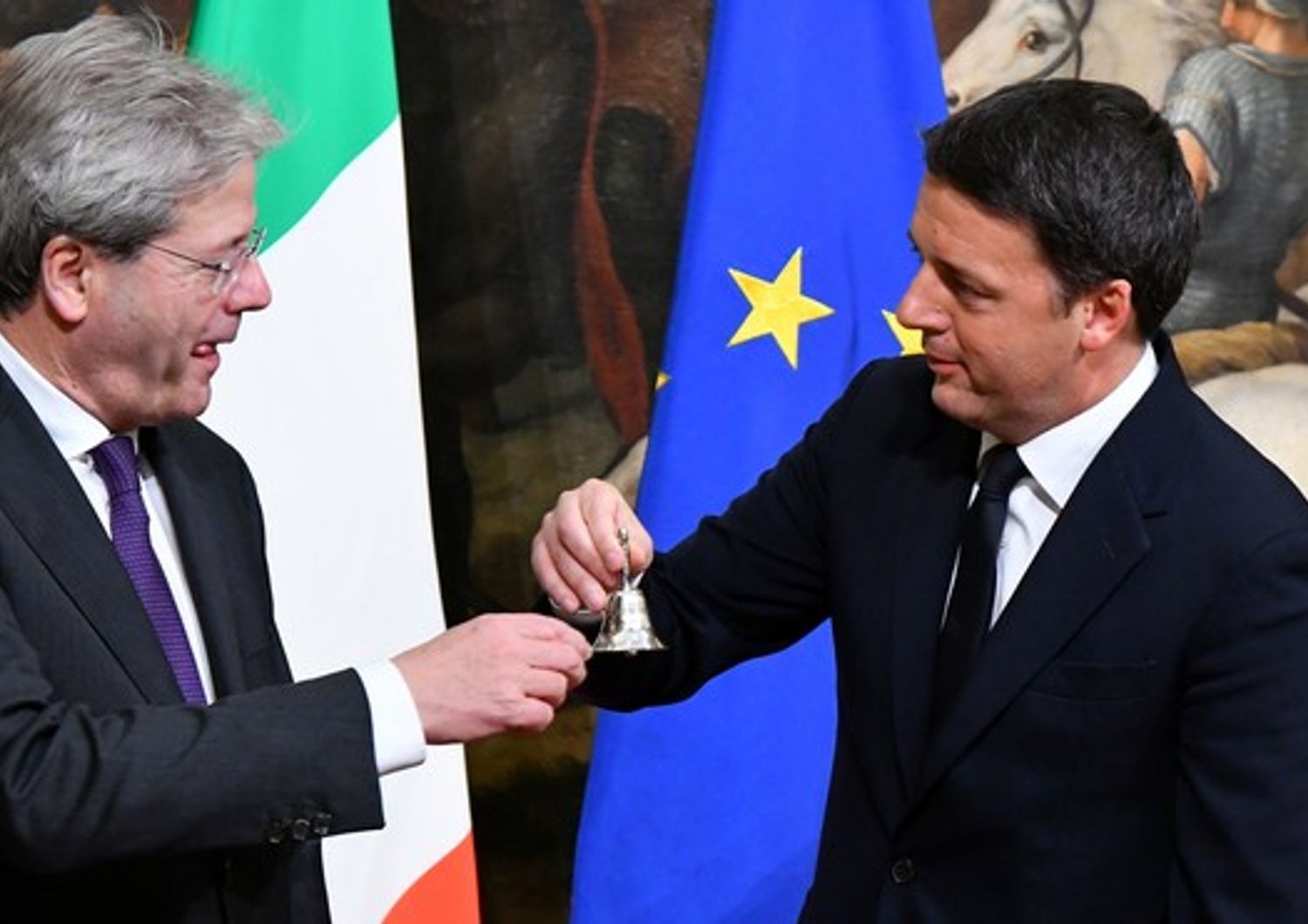 &nbsp;Governo consegna della campanella Renzi &nbsp;Gentiloni (afp)