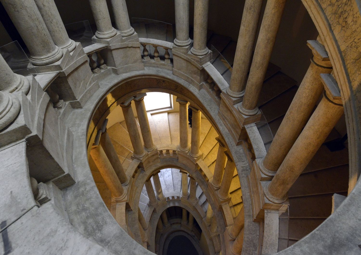 &nbsp; La scala del Mascarino al Quirinale, edificata nel 1584 da Ottaviano Mascarino (foto Agf)
