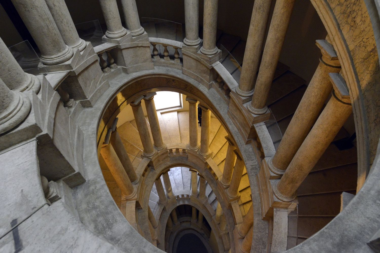&nbsp; La scala del Mascarino al Quirinale, edificata nel 1584 da Ottaviano Mascarino (foto Agf)