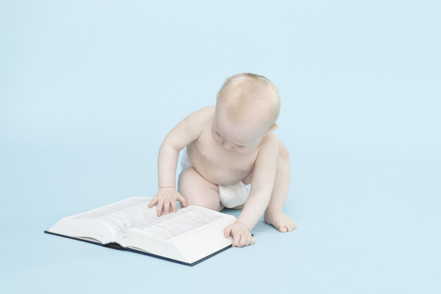 &nbsp;Bimbo, dizionario, leggere, parole, lingua, linguaggio (Agf)