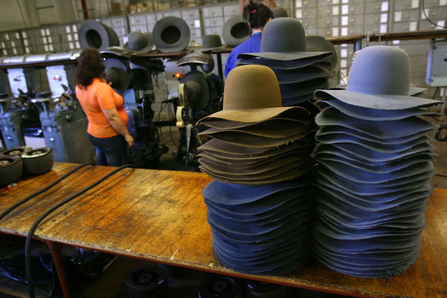 &nbsp;La fabbrica del cappello, l'azienda Borsalino di Alessandria. Leggendario marchio della tradizione artigianale (Foto Afp)