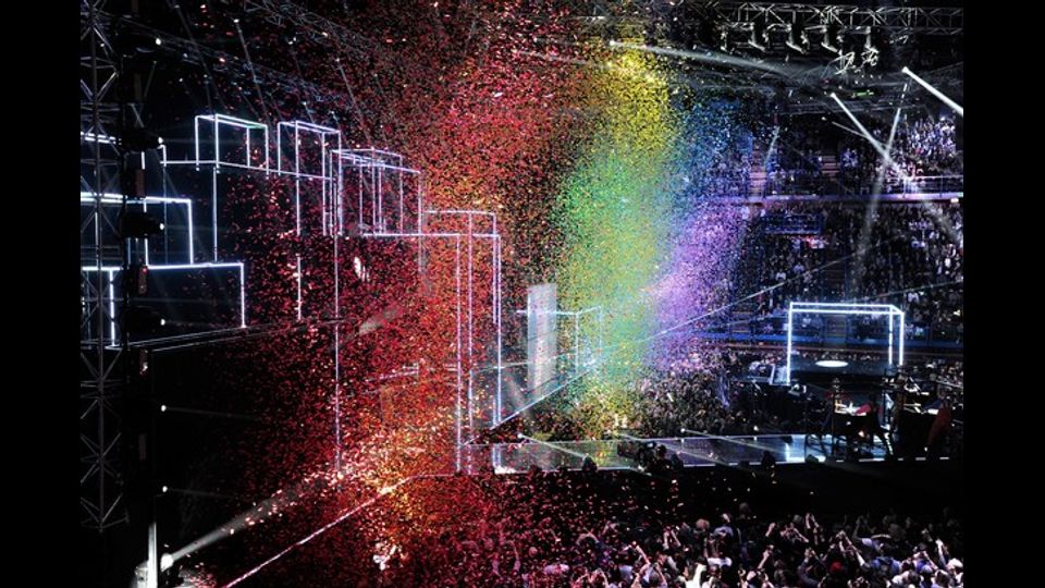 Giochi di luce e coriandoli per la finale (Credit Sky)