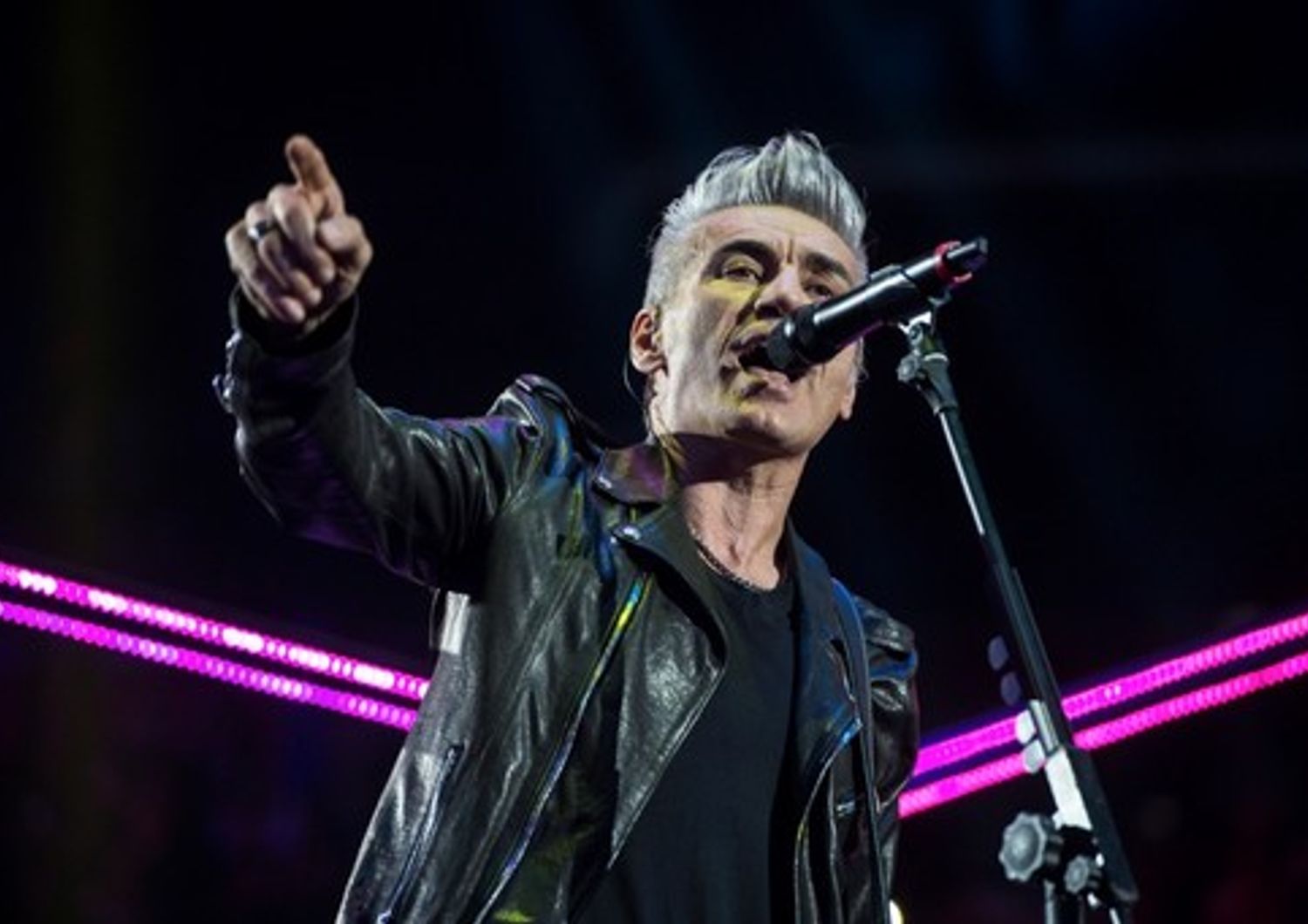 L'esibizione di Ligabue durante la finale di X Factor (credit Sky)