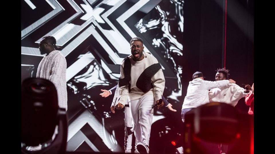 La felicit&agrave; dei Soul System dopo essere stata acclamati vincitori della decima edizione di X Factor (credit Sky)