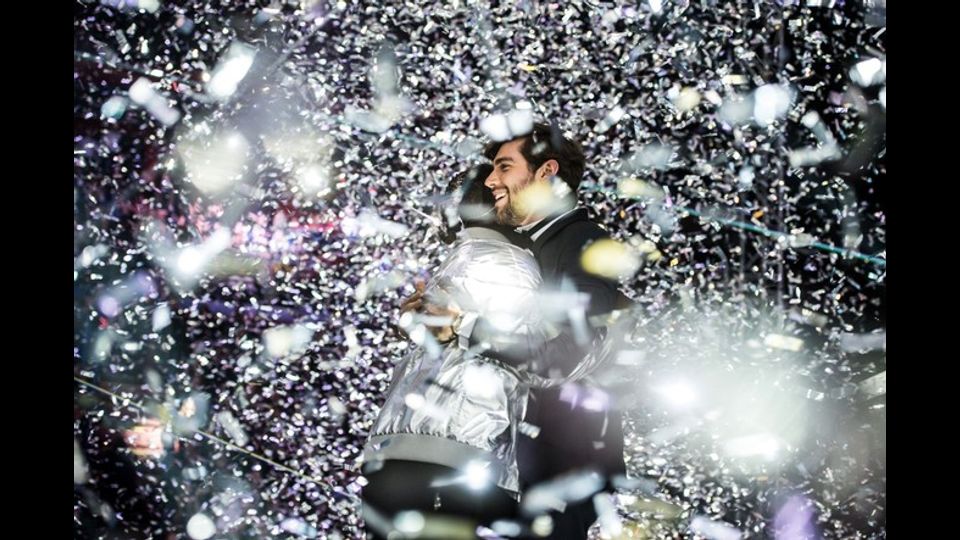 &nbsp;L'abbraccio con Alvaro Soler (credit Sky)