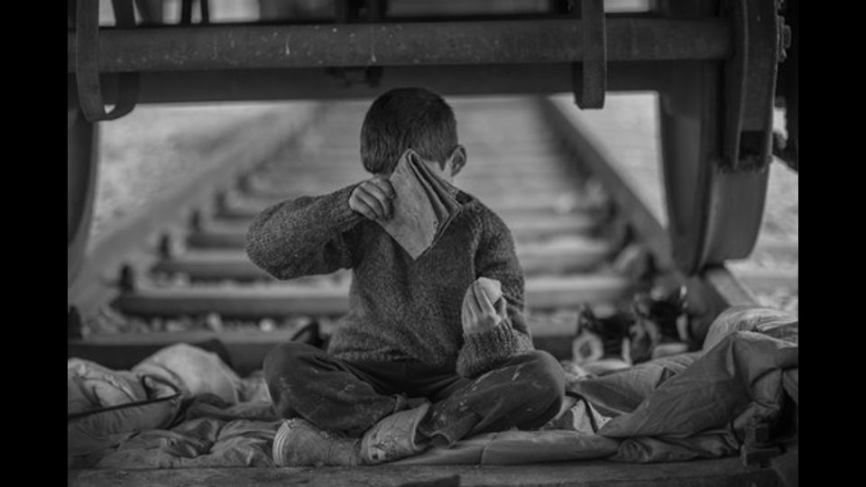 Bambino al villaggio Idomeni al confine greco-macedone (23 marzo 2016) &nbsp;(foto Afp)