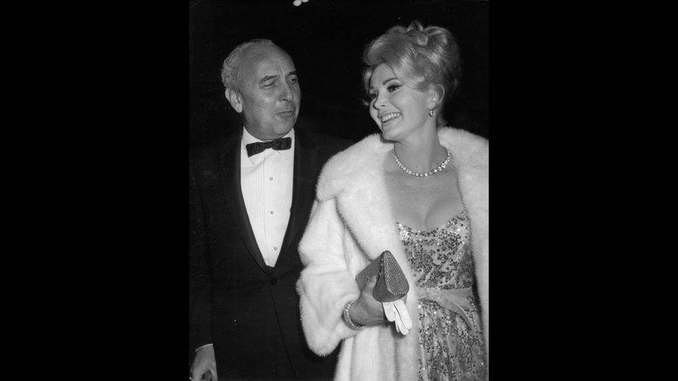 Zsa Zsa Gabor e Herbert Hutner (foto Afp)&nbsp;