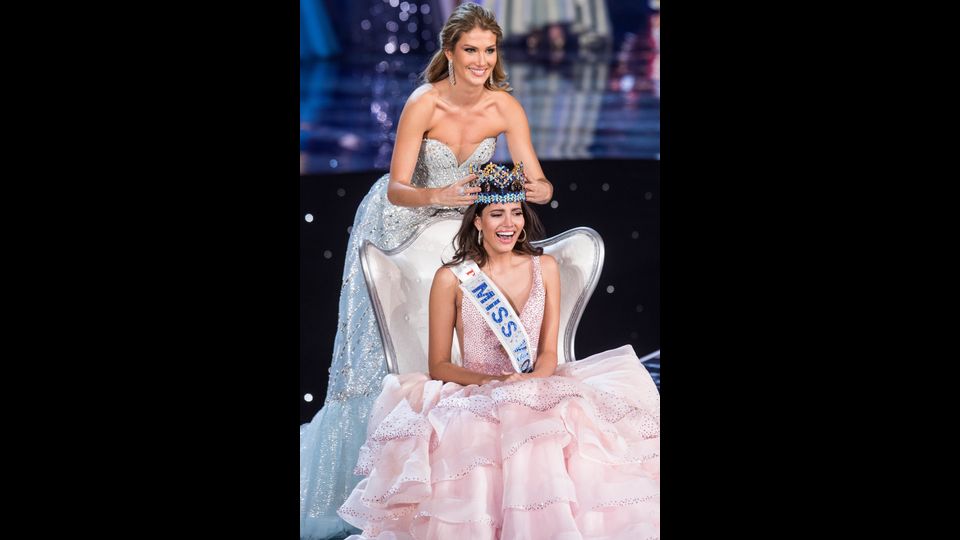 A incoronarla &egrave; stata Mireia Lalaguna, vincitrice dell'edizione 2015. (Foto Afp)