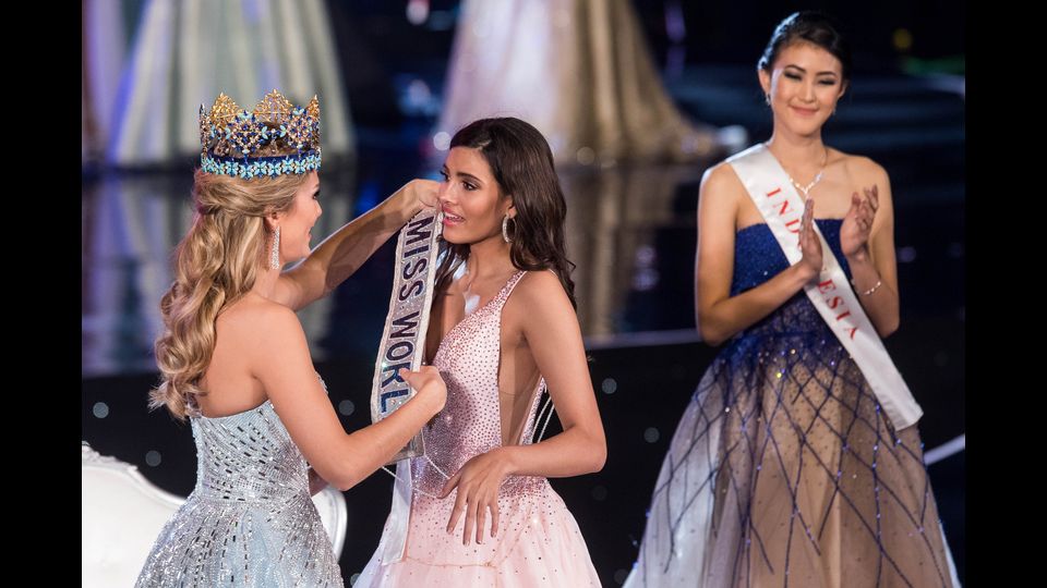 Stephanie Del Valle &egrave; la seconda portoricana a vincere la corona di pi&ugrave; bella al mondo, dopo&nbsp;Wilnelia Merced nel 1975. (Foto Afp)