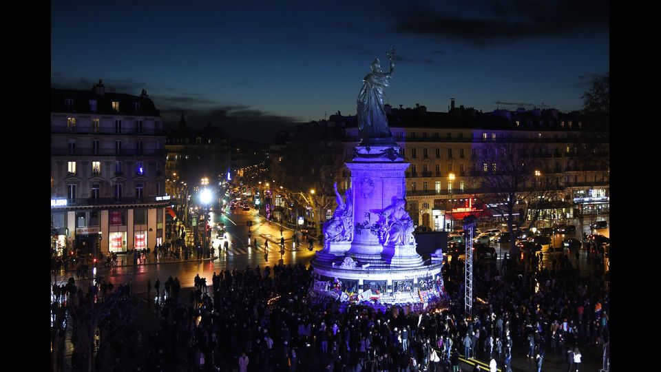 Manifestazione a Parigi in ricordo delle vittime degli attentati a Charlie Hebdo e in un supermercato ebraico (foto Afp)