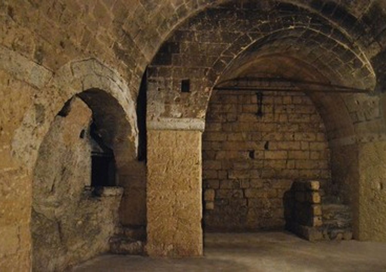 LIpogeo di Matera, cunicoli, depositi e vasche sotto i Sassi