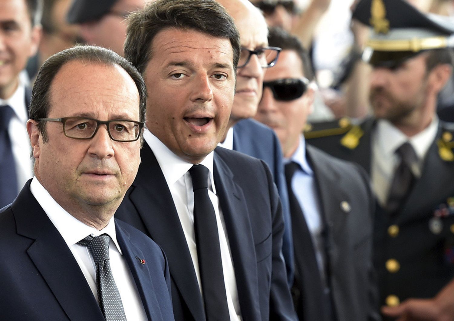 Immigrati: Renzi, "niente isteria" Hollande, "quote Ue? Un errore"