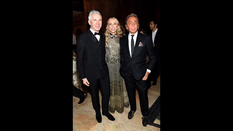 Baz Luhrmann, Franca Sozzani e Valentino (foto Afp)&nbsp;