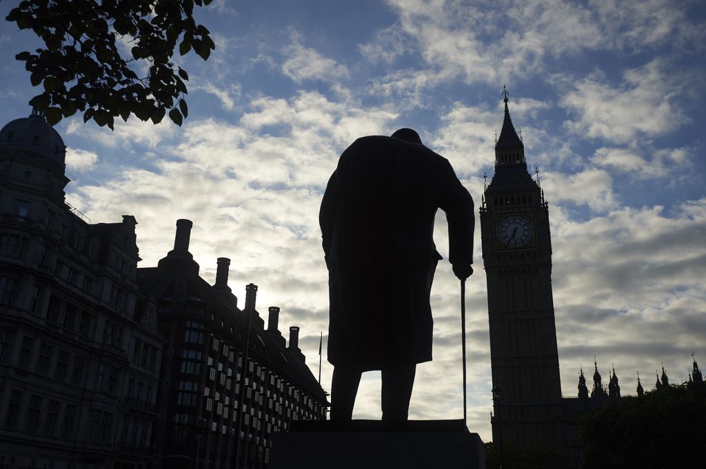 E' il giorno della Brexit. Un'immagine della piazza del parlamento di Londra, con la statua di Winston Churchill e il Big Ben (foto Afp)