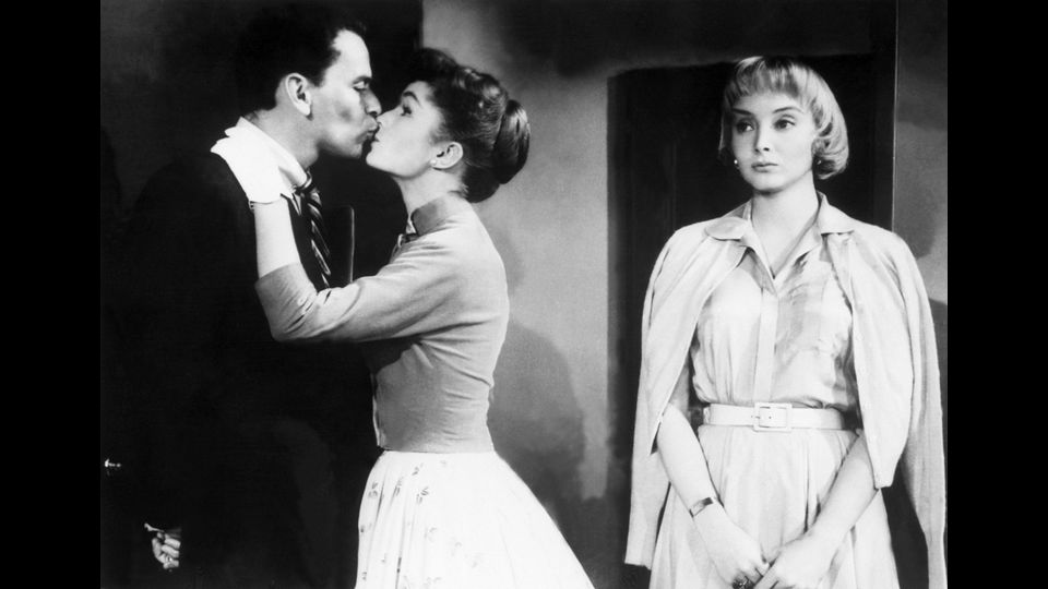 &nbsp;Debbie Reynolds con Frank Sinatra e Carolyn Jones in una scena del film &quot;The Tender Trap&quot; (Il fidanzato di tutte), 1955 (foto Afp)