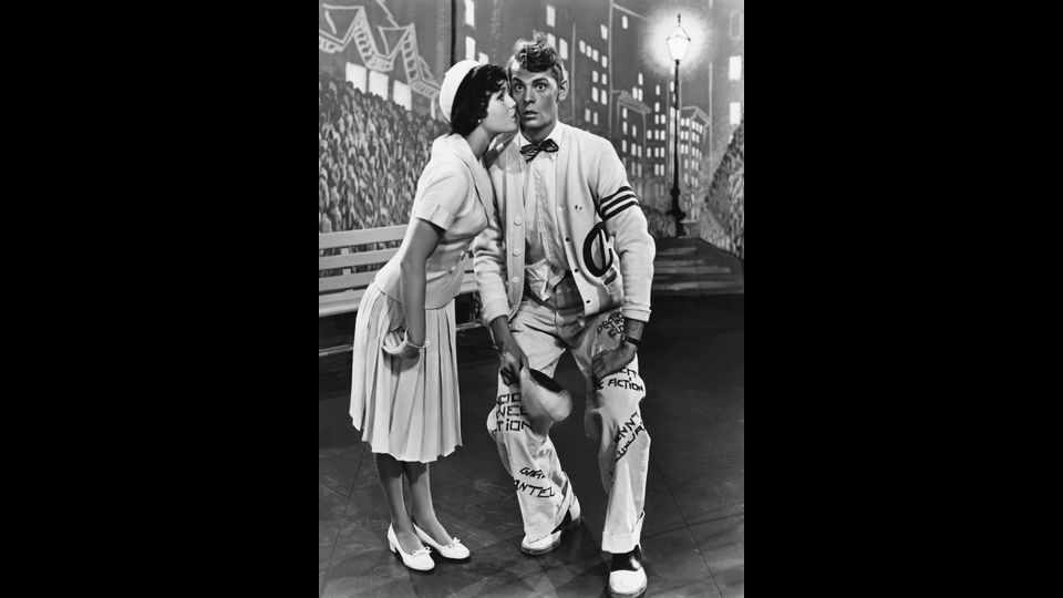 &nbsp;Debbie Reynolds e Carleton Carpente in una scena del musical &quot;Three Little Words&quot;, 1950 (foto Afp)