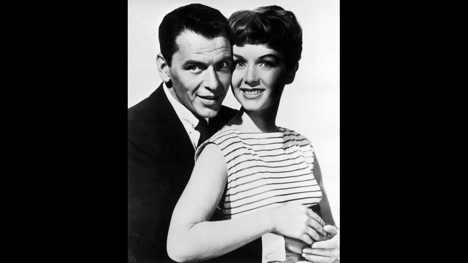 &nbsp;Debbie Reynolds e Frank Sinatra nel film &quot;Singing in the Rain&quot;, 1952 (foto Afp)