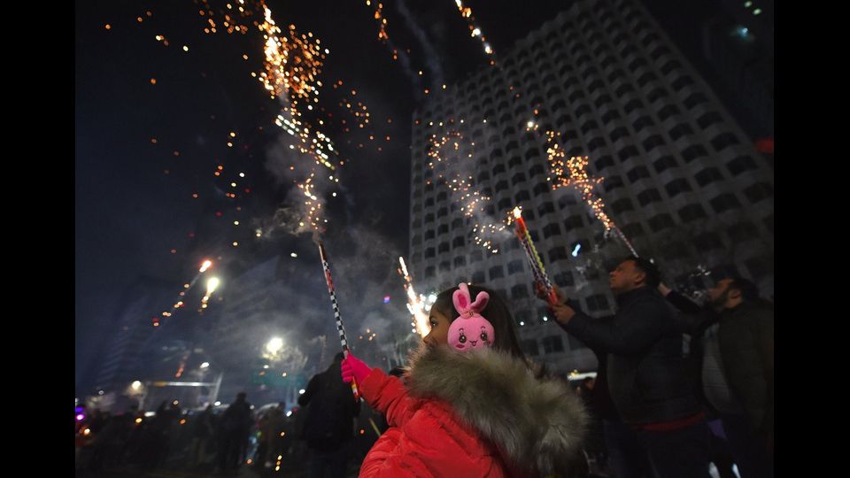&nbsp;Nel centro di Seoul &egrave; cominciato il conto alla rovescia in attesa del nuovo anno &nbsp;(foto Afp)