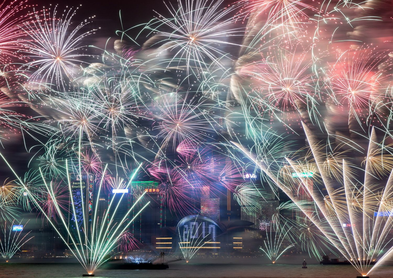 &nbsp;Un'esplosione di fuochi d'artificio