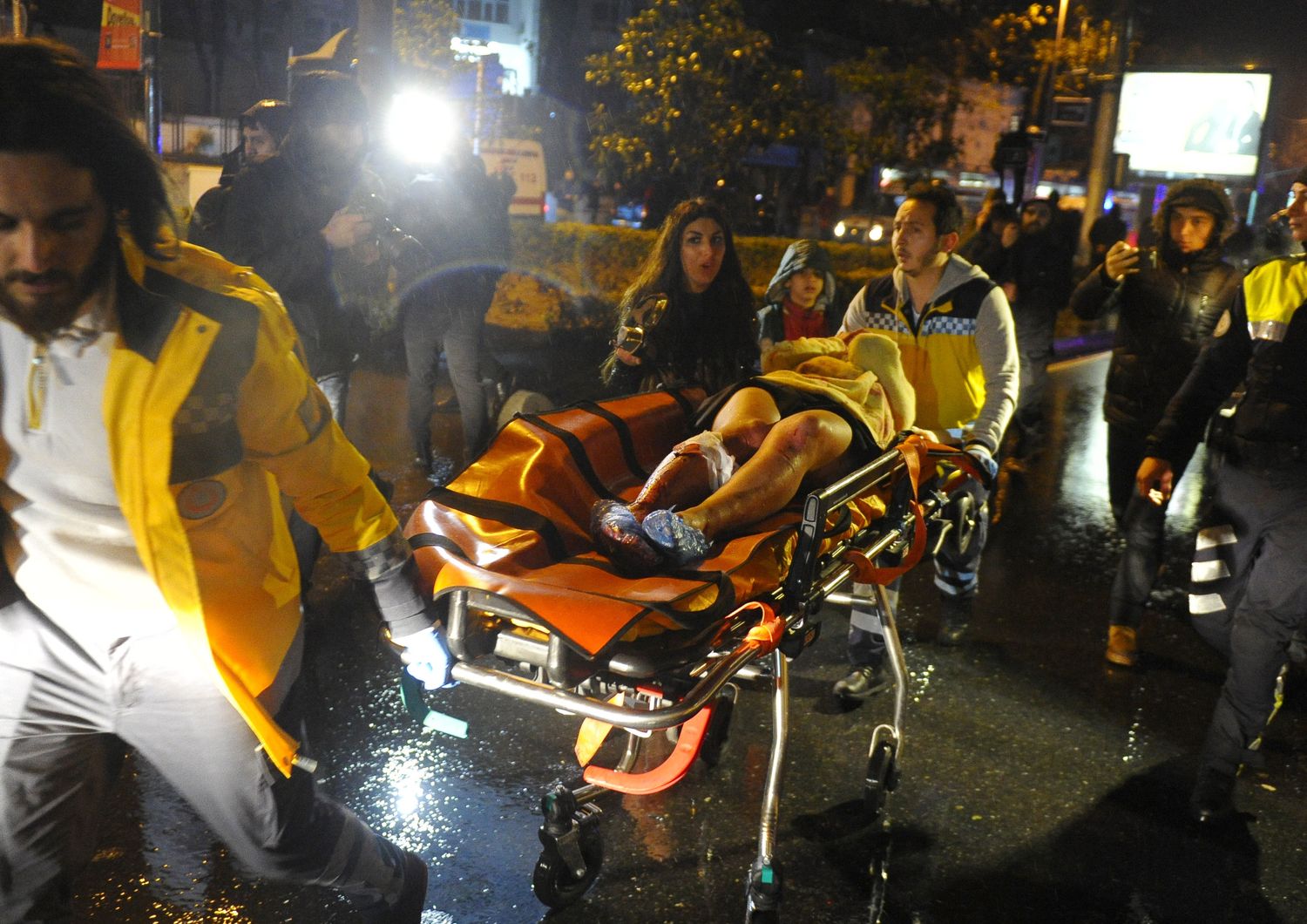 &nbsp;Istanbul attacco Isis notte di capodanno il momento in cui spara l'attentatore (afp)