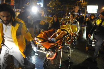 &nbsp;Istanbul attacco Isis notte di capodanno il momento in cui spara l'attentatore (afp)