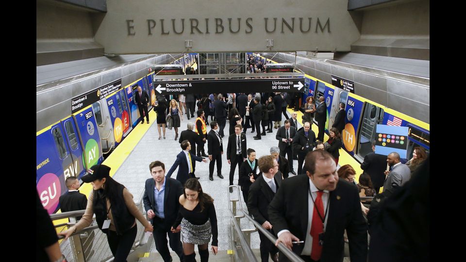 I primi visitatori della Second Avenue Subway di New York (Afp)