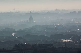 Smog e inquinamento sulla capitale (Agf)