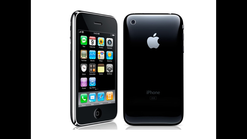 Il 9 giugno 2008 Apple annuncia l'uscita dell'iPhone 3G. La seconda generazione di iPhone. Riprende buona parte degli elementi del primo iPhone, ma ne migliora il design e sostituisce l'alluminio con il policarbonato lucido. Migliora il Gps. Con la versione 3G dell'anno successivo aumenta la velocita' e migliora la telecamera con una da 3.2 megapixel. Viene introdotta l'assistenza vocale tenendo premuto il tasto home.