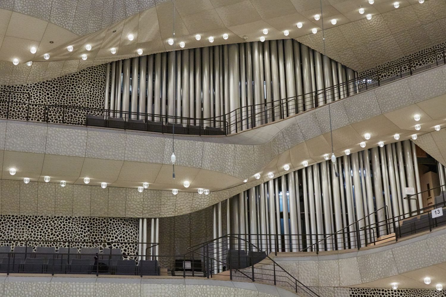 L'organo all'interno della Sala Grande della ElbPhilarmonie (foto Afp)