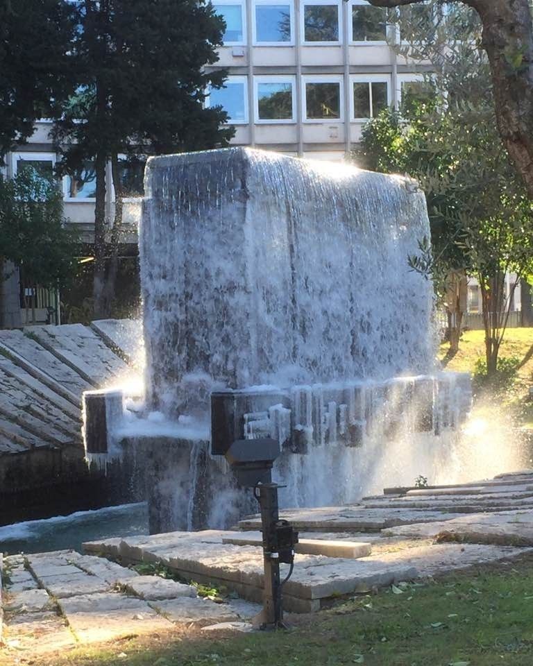 Fontana gelata dell'Acea a Roma&nbsp;