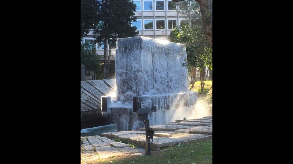 Fontana gelata dell'Acea a Roma&nbsp;