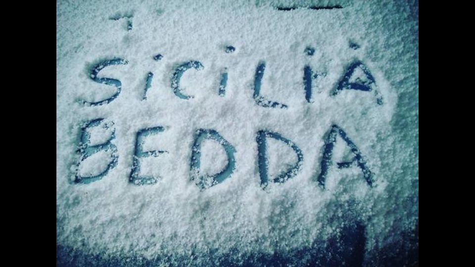 Un'immagine dalla Sicilia, insolitamente imbiancata