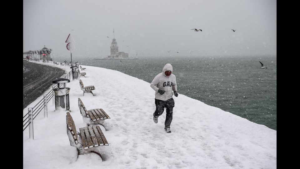 &nbsp;Neve a Istanbul, Bosforo (foto Afp)