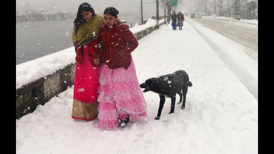 Neve in India, Kashmir (foto Afp)