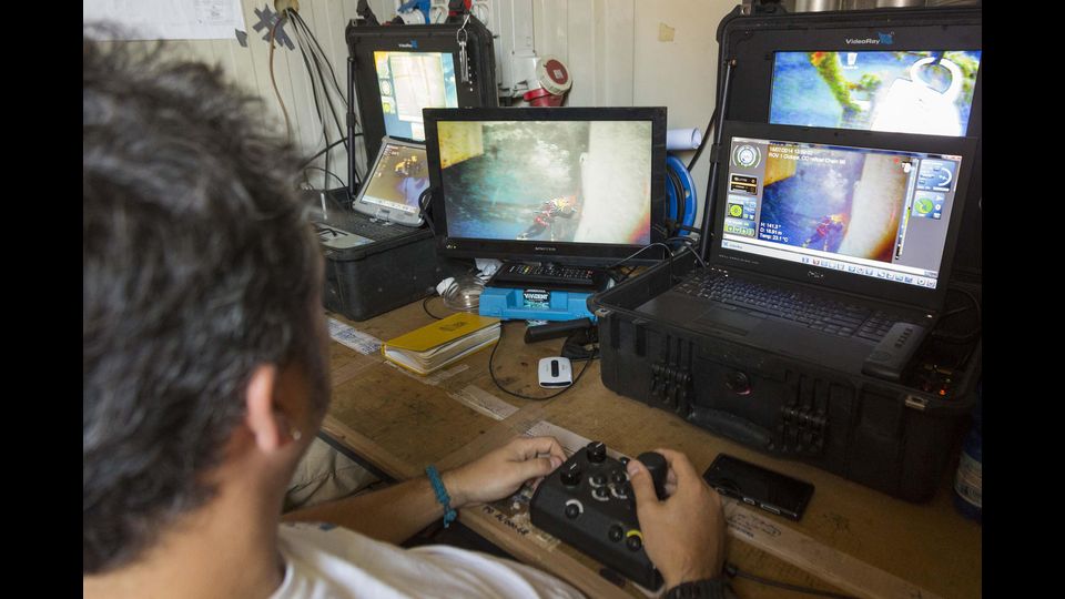 &nbsp;La nave rimarr&agrave; incagliata nel fondale, come una balena penosamente spiaggiata, per oltre 2 anni e mezzo (Afp)