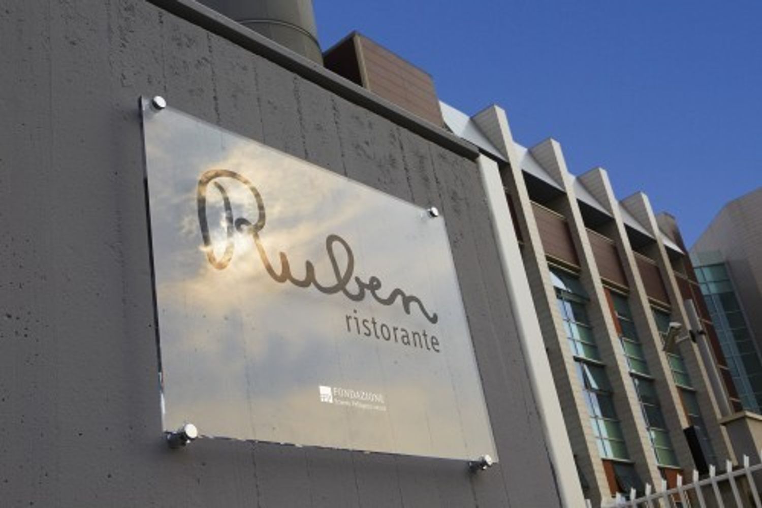 &nbsp;Insegna ristorante Ruben