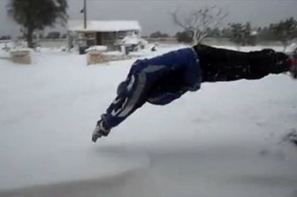 Neve in Puglia, scatta la sfida a &#39;stile libero&#39; - video